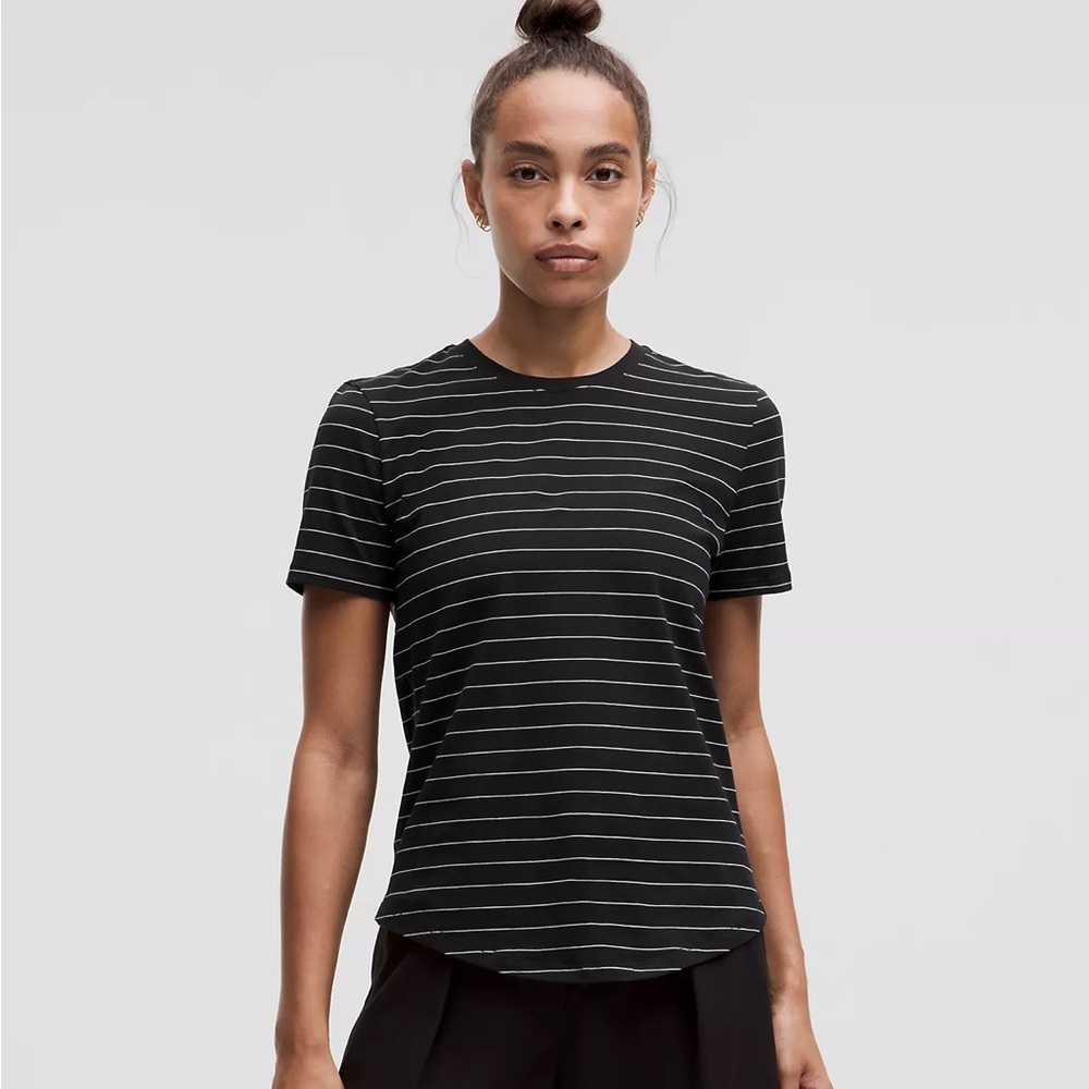 Lululemon Love‎ Crewneck T-Shirt Short Serve Stripe Black White - Picture 2 of 8